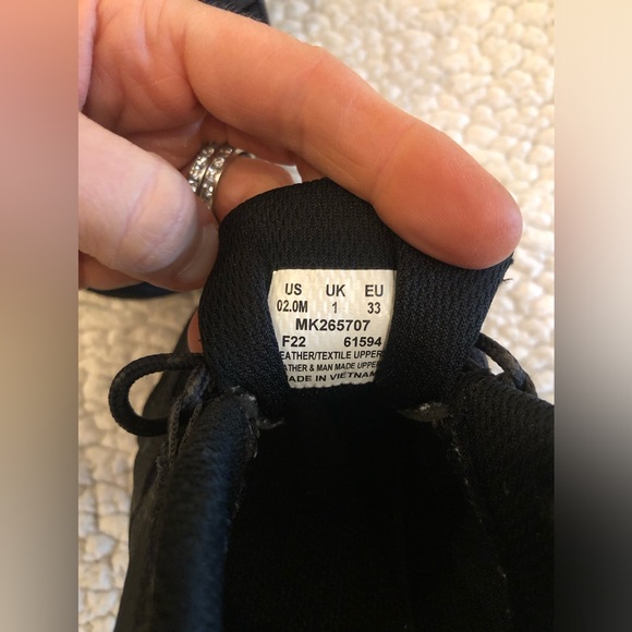 Merrell Boys Mid Quick Close Black Hiking Shoes Size 2M - Picture 3 of 5